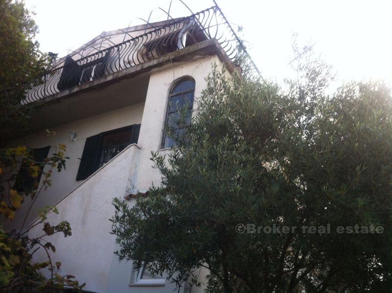 Appartamento duplex con vista sul mare, in vendita