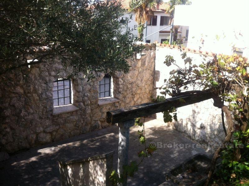 Appartamento duplex con vista sul mare, in vendita