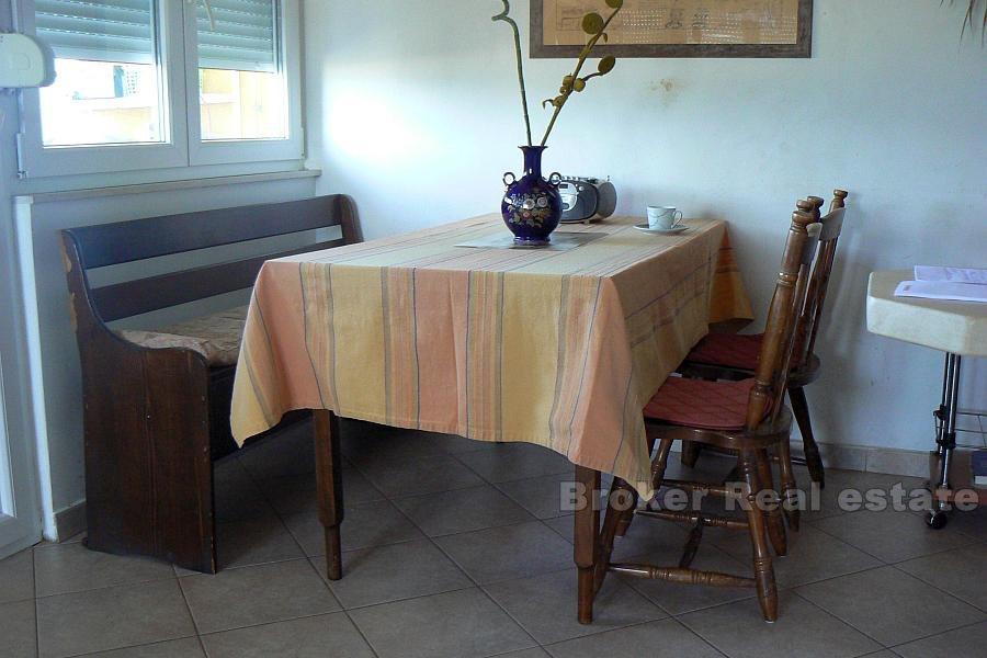 Appartement à deux chambres, à vendre