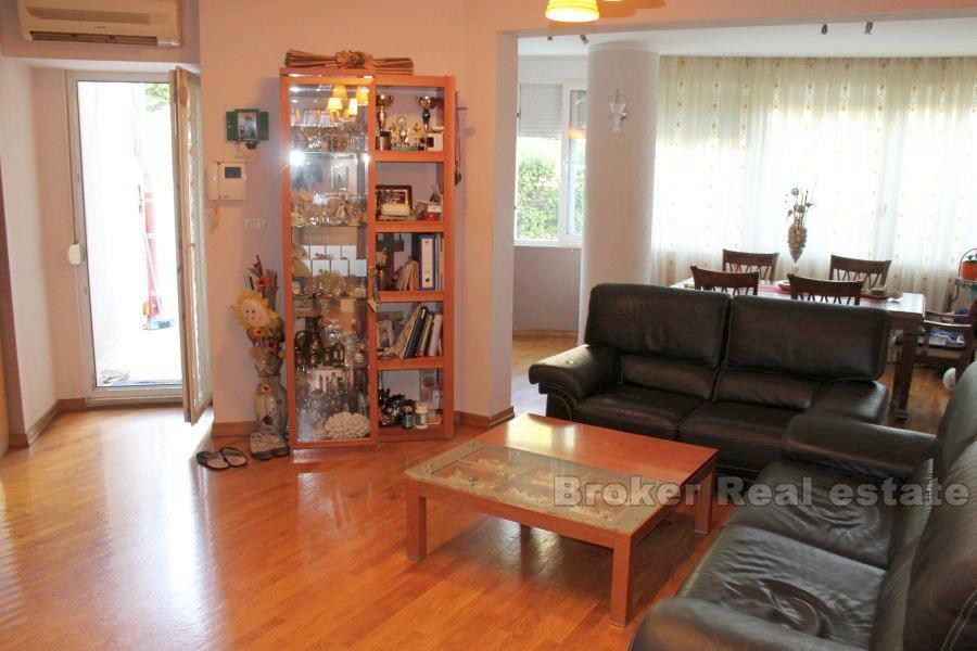 Mieszkanie trzy pokojowe, na sprzedaż