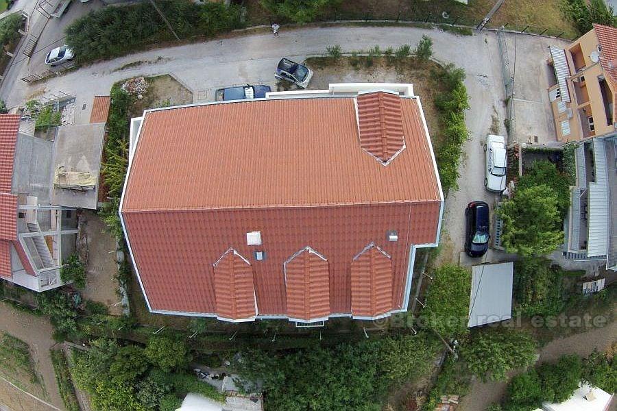 Nybyggt hus, till salu