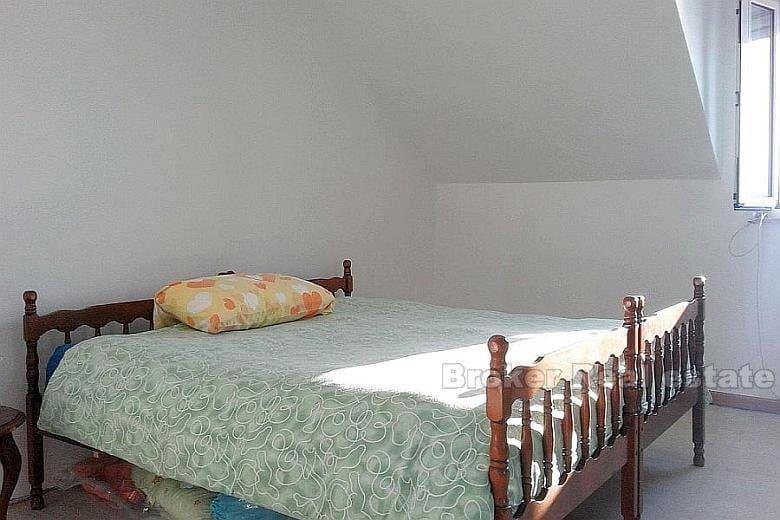 Maison en pierre à la mer, à vendre