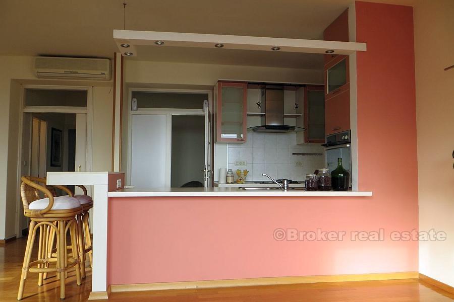 Dwupokojowy odnowiony apartament, na sprzedaż