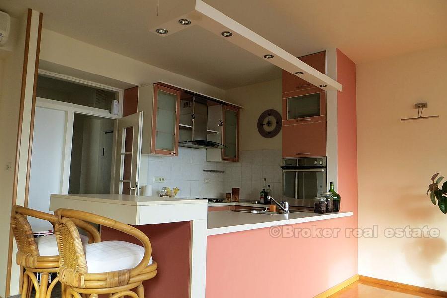 Dwupokojowy odnowiony apartament, na sprzedaż