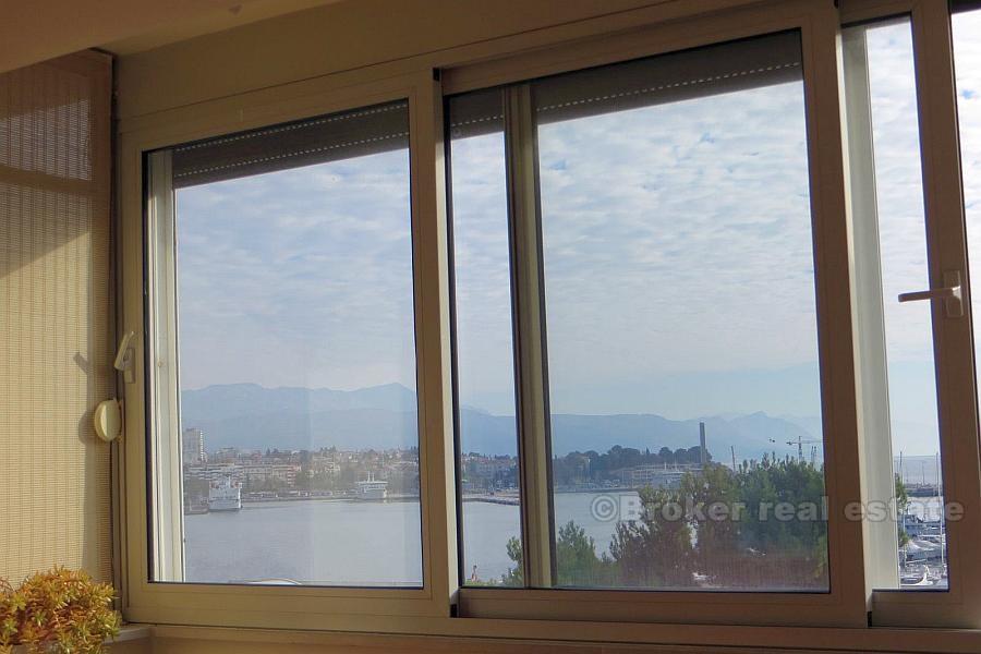 Två sovrum renoverad lägenhet, till salu