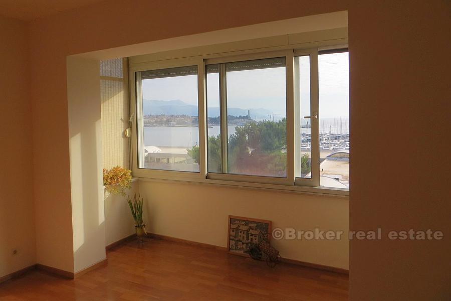 Zrekonstruovaný byt se dvěma ložnicemi, k prodeji