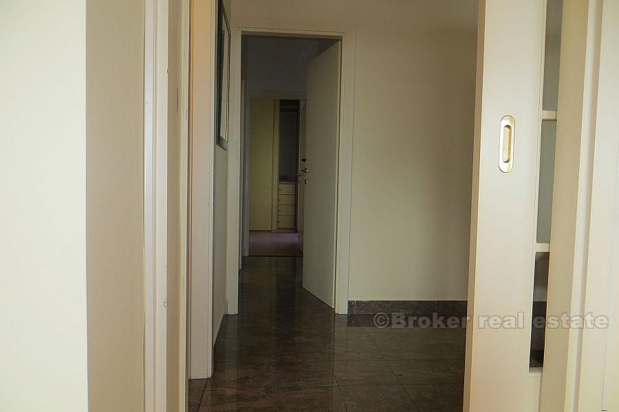 To-roms renovert leilighet, til salgs