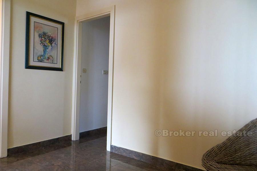 Zrekonstruovaný byt se dvěma ložnicemi, k prodeji