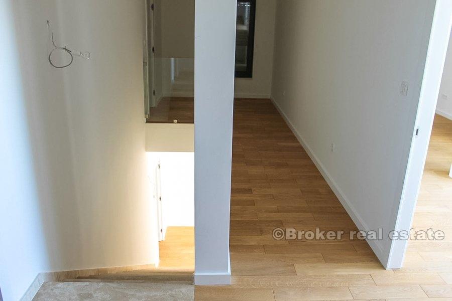 Appartement de quatre chambres, vue sur la mer, vente