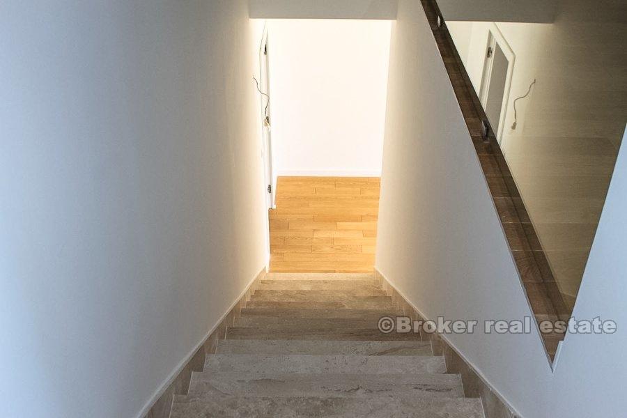 Appartement de quatre chambres, vue sur la mer, vente