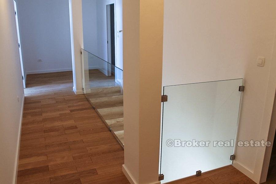 Appartement de quatre chambres, vue sur la mer, vente