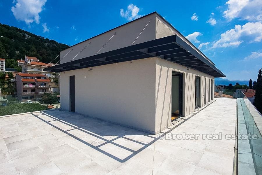 Penthouse z widokiem na morze, na sprzedaż