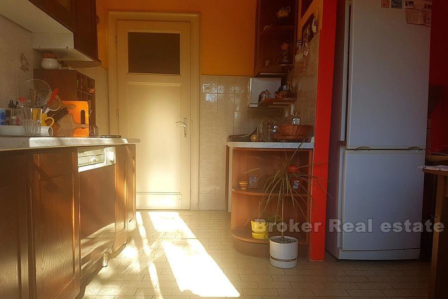 Komfortowy apartament z trzema sypialniami, na sprzedaż