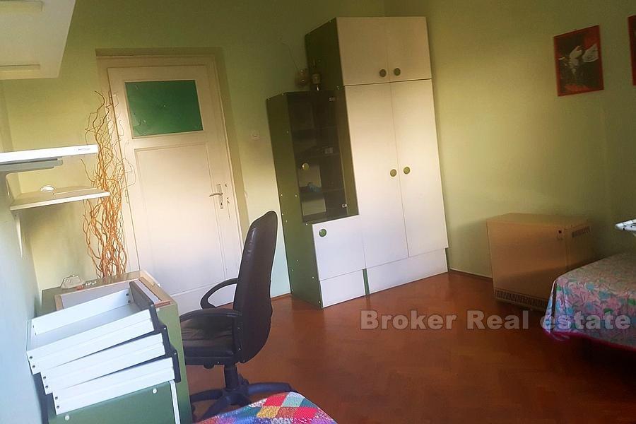 Komfortowy apartament z trzema sypialniami, na sprzedaż