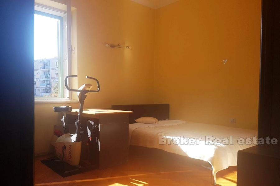 Komfortowy apartament z trzema sypialniami, na sprzedaż