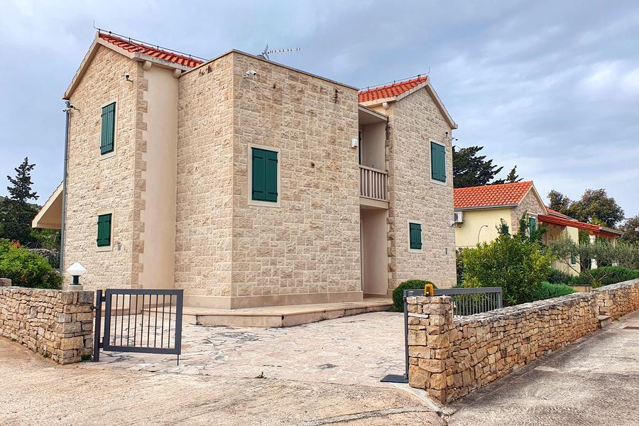 Quatre maisons, à vendre