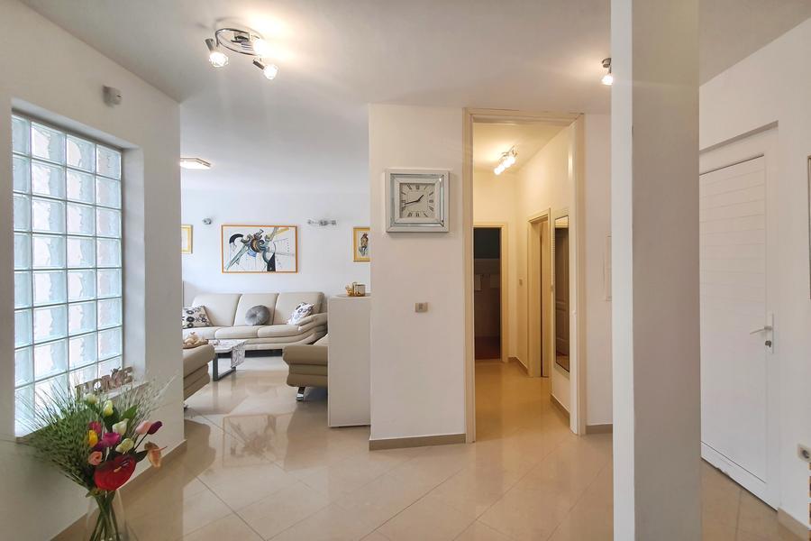 Četiri kuće za prodaju