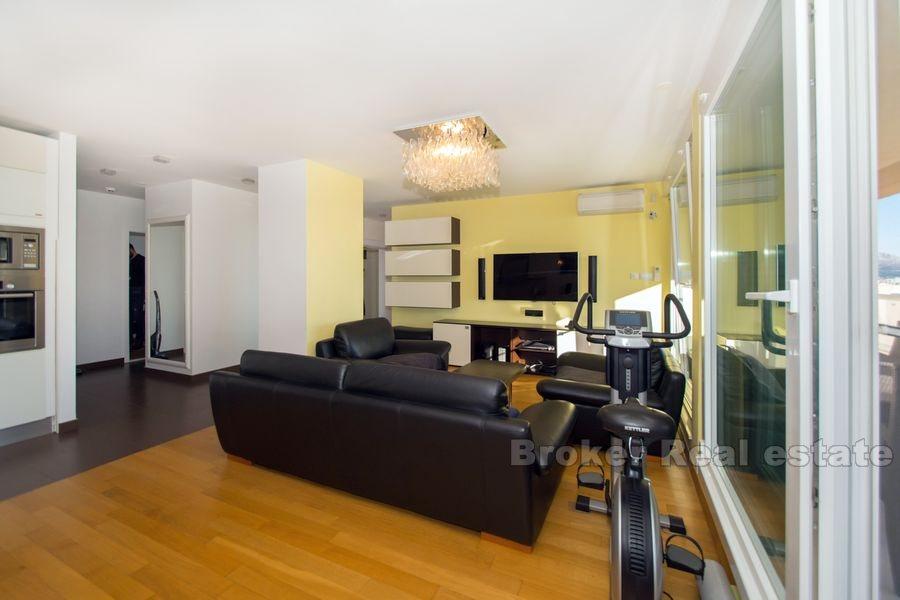 Apartament z czterema sypialniami, na sprzedaż