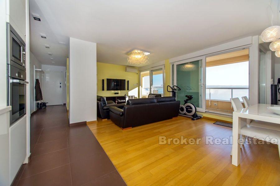 Четырехкомнатная квартира, для продажи