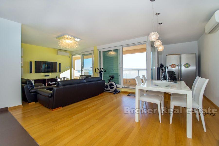 Apartament z czterema sypialniami, na sprzedaż