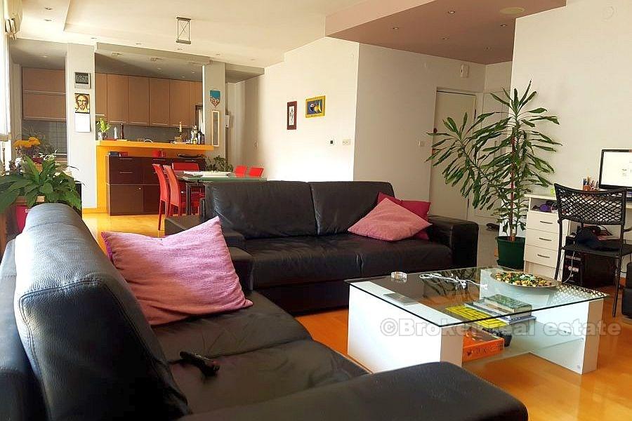Apartament z trzema sypialniami, na sprzedaż
