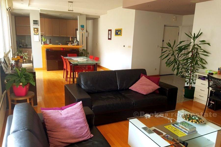 Apartament z trzema sypialniami, na sprzedaż