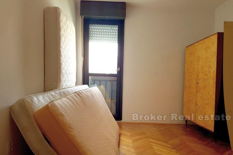 Sućidar, komfortable Drei-Zimmer-Wohnung, zu verkaufen
