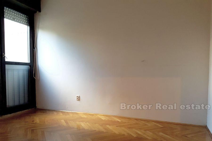 Sućidar, bekväm lägenhet med tre sovrum, till salu