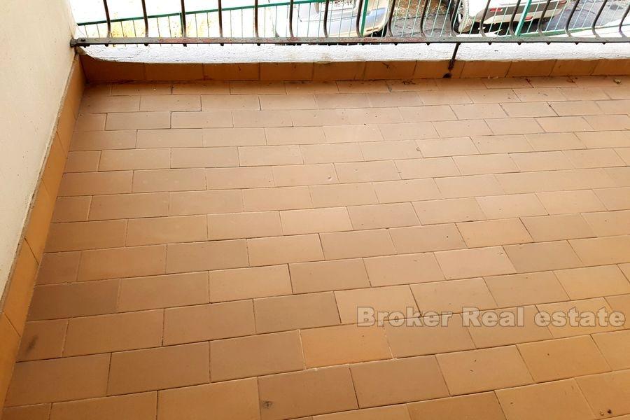 Sućidar, komfortable Drei-Zimmer-Wohnung, zu verkaufen