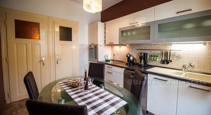 Komfortable Wohnung mit zwei Schlafzimmern, zu vermieten