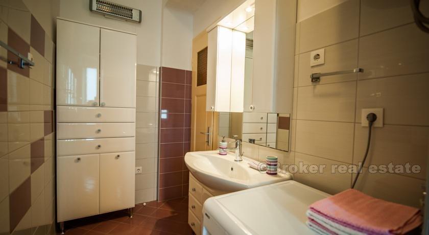 Confortable appartement de deux chambres, à louer