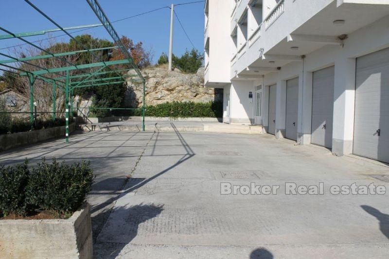 Samostojeća apartmanska kuća, na prodaju, Omiš