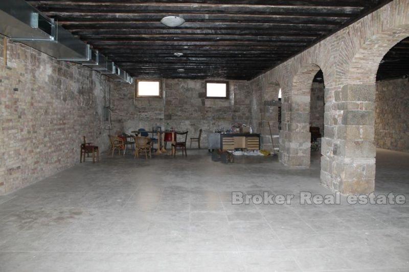 Bureau, à vendre
