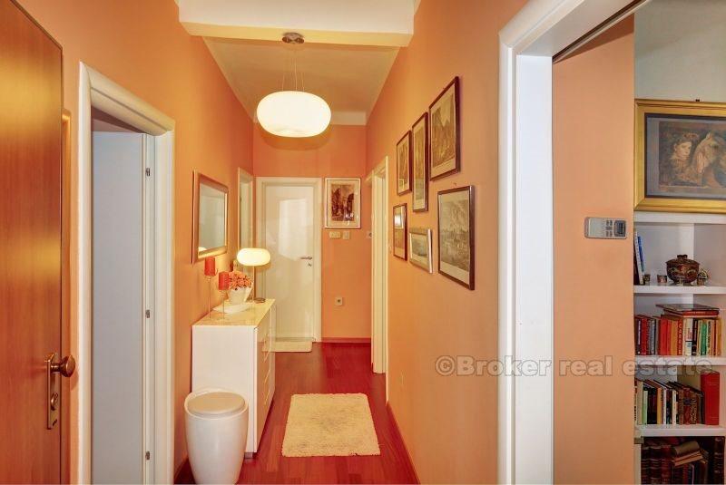 Квартира, три спальни, для продажи