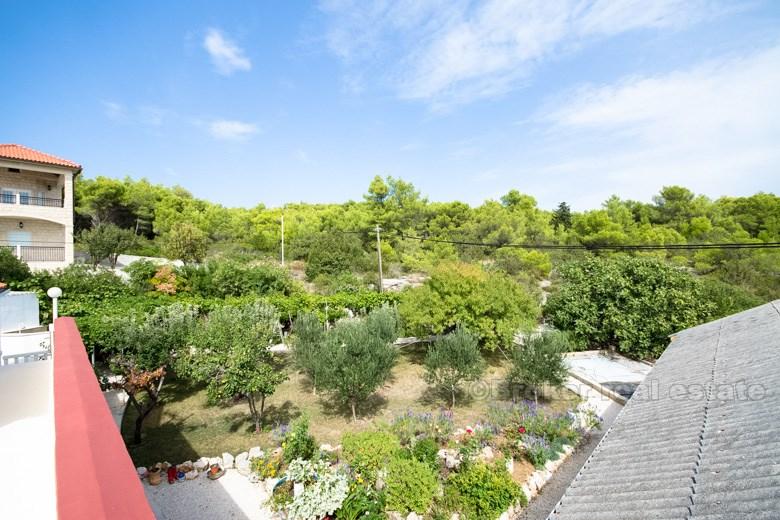 Spaziosa casa a due piani, in vendita