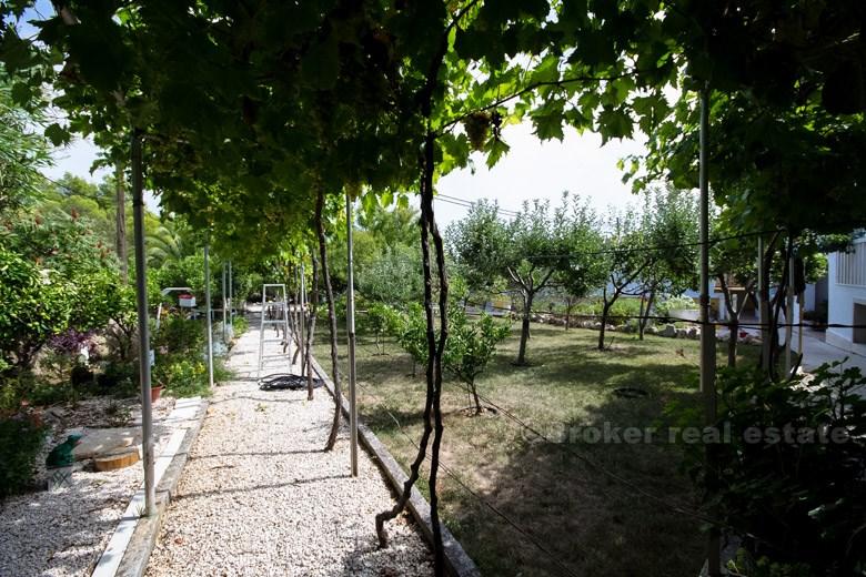 Spaziosa casa a due piani, in vendita