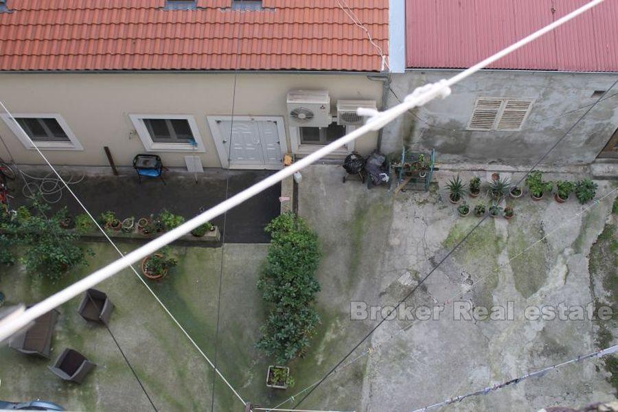 Appartement à deux chambres, à vendre