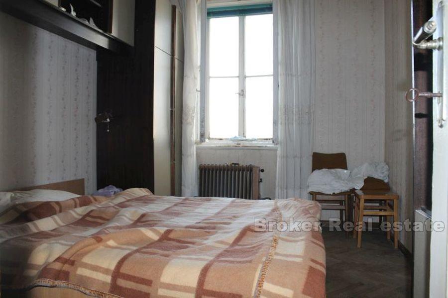 Appartement à deux chambres, à vendre