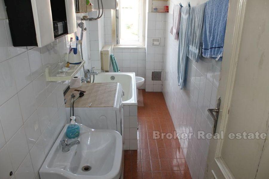 Appartement à deux chambres, à vendre