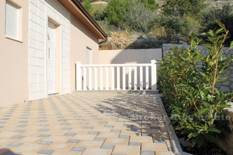 Dwupiętrowy dom, na sprzedaż