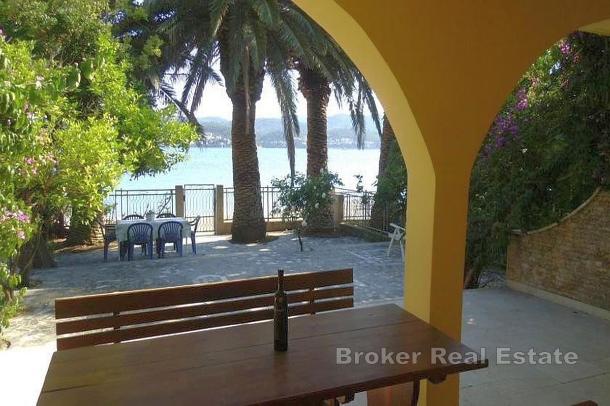 Kuća uz more, za prodaju