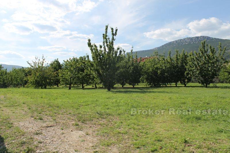 Участок под застройку, на продажу