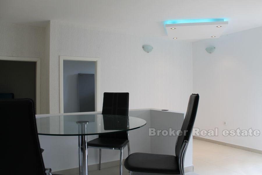 Trois appartements, à vendre