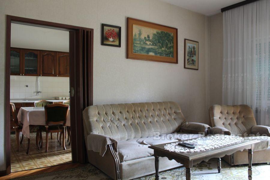 Trois appartements, à vendre