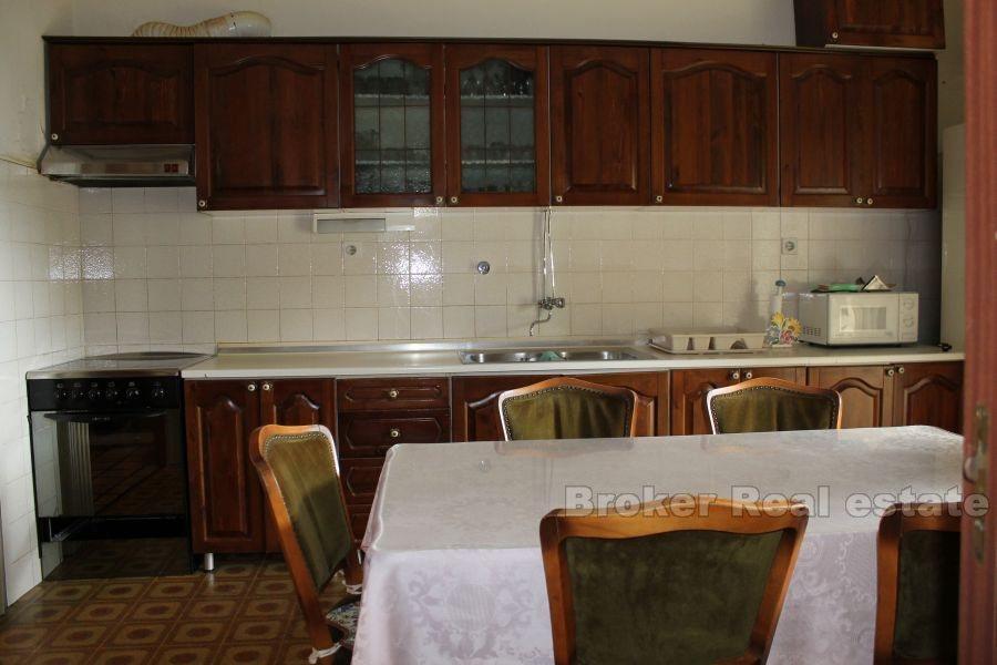 Trois appartements, à vendre