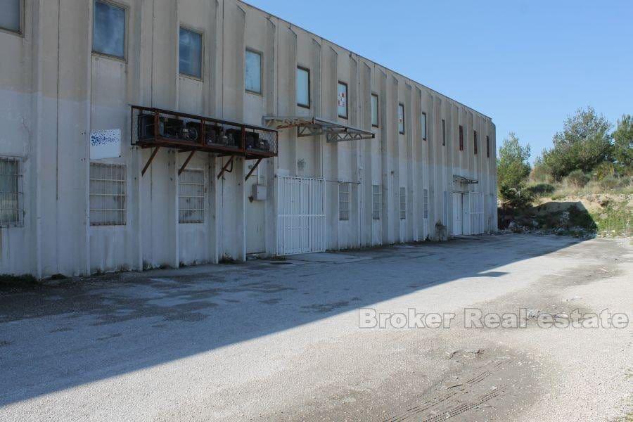 Warehouse sur TTTS à louer