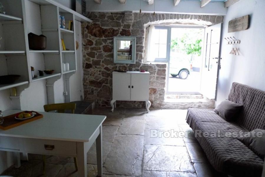 Ancienne maison en pierre rénovée, à vendre