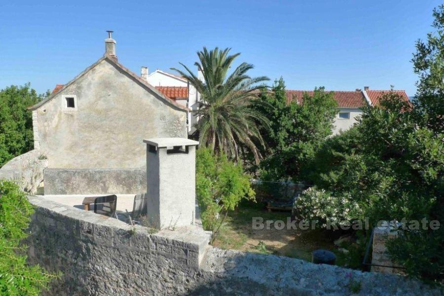 Отремонтированный старый каменный дом, для продажи