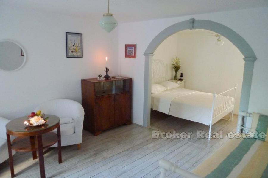 Ancienne maison en pierre rénovée, à vendre