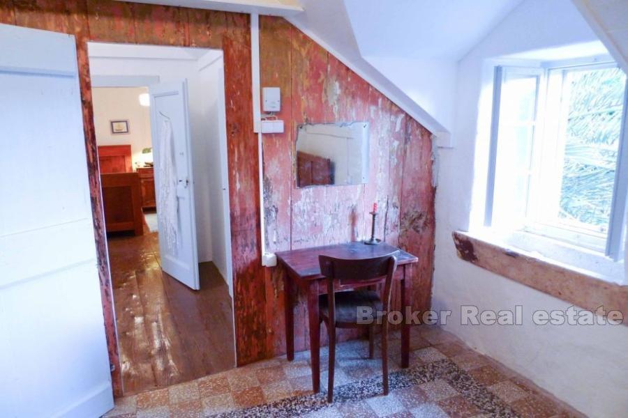 Odnowiony stary dom z kamienia, na sprzedaż